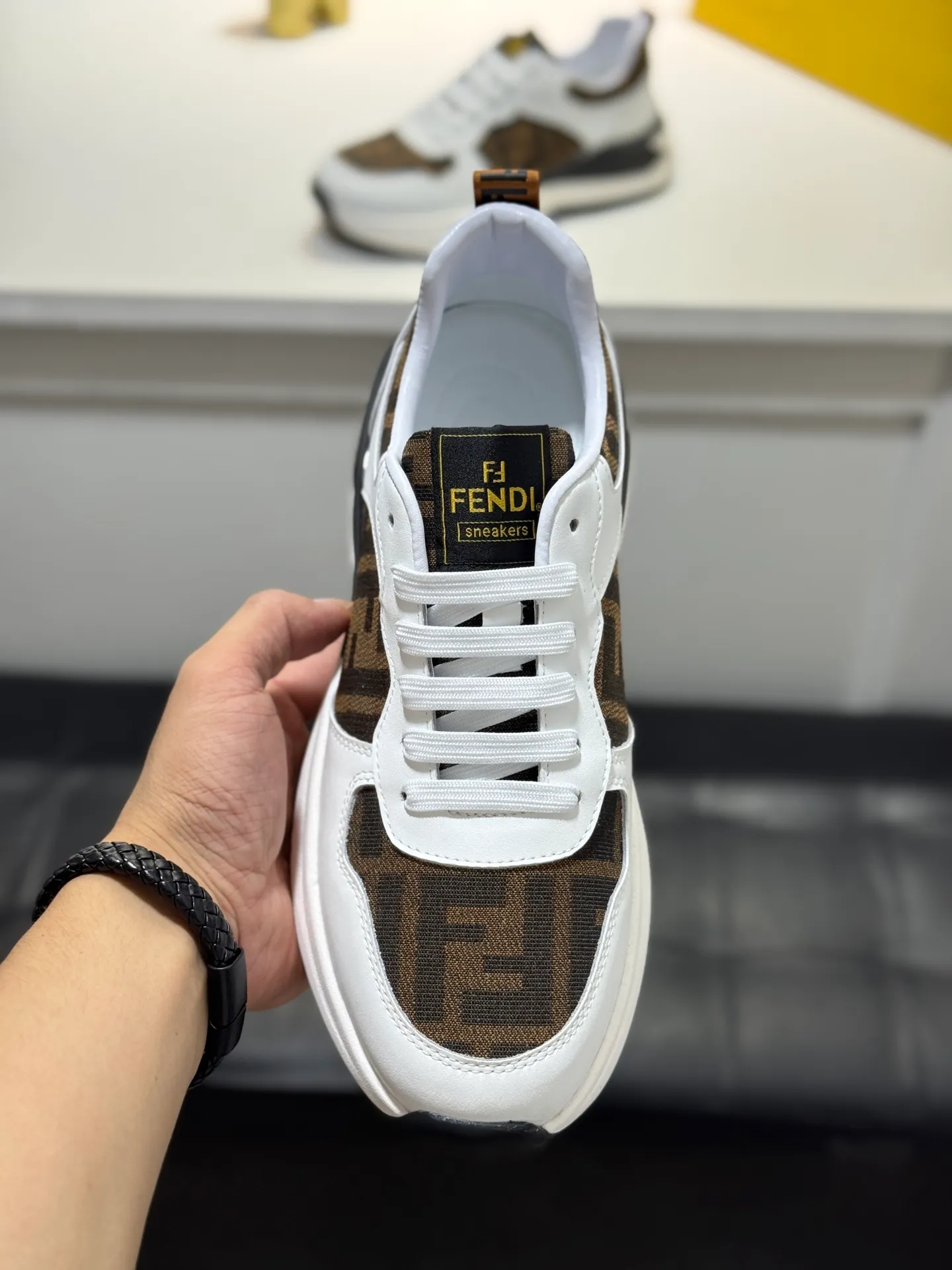 Men's shoes 💰440 [New style] 🐛🐛FENDI* Fendi! Purchasing agent level🔥hot style, the upper is made of cowhide➕canvas, and the lightweight non-slip outsole. Top quality in the market, personally performed by many celebrities, fashionable and popular, versatile and popular, simple yet tasteful, a must-have for fashionistas, exuding a fashionable and casual atmosphere, fashion is at your feet, wear it with confidence. Size: 38-44 (45 customized